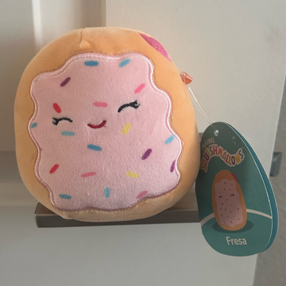 Bundle plushies including 2 new Squishmallows